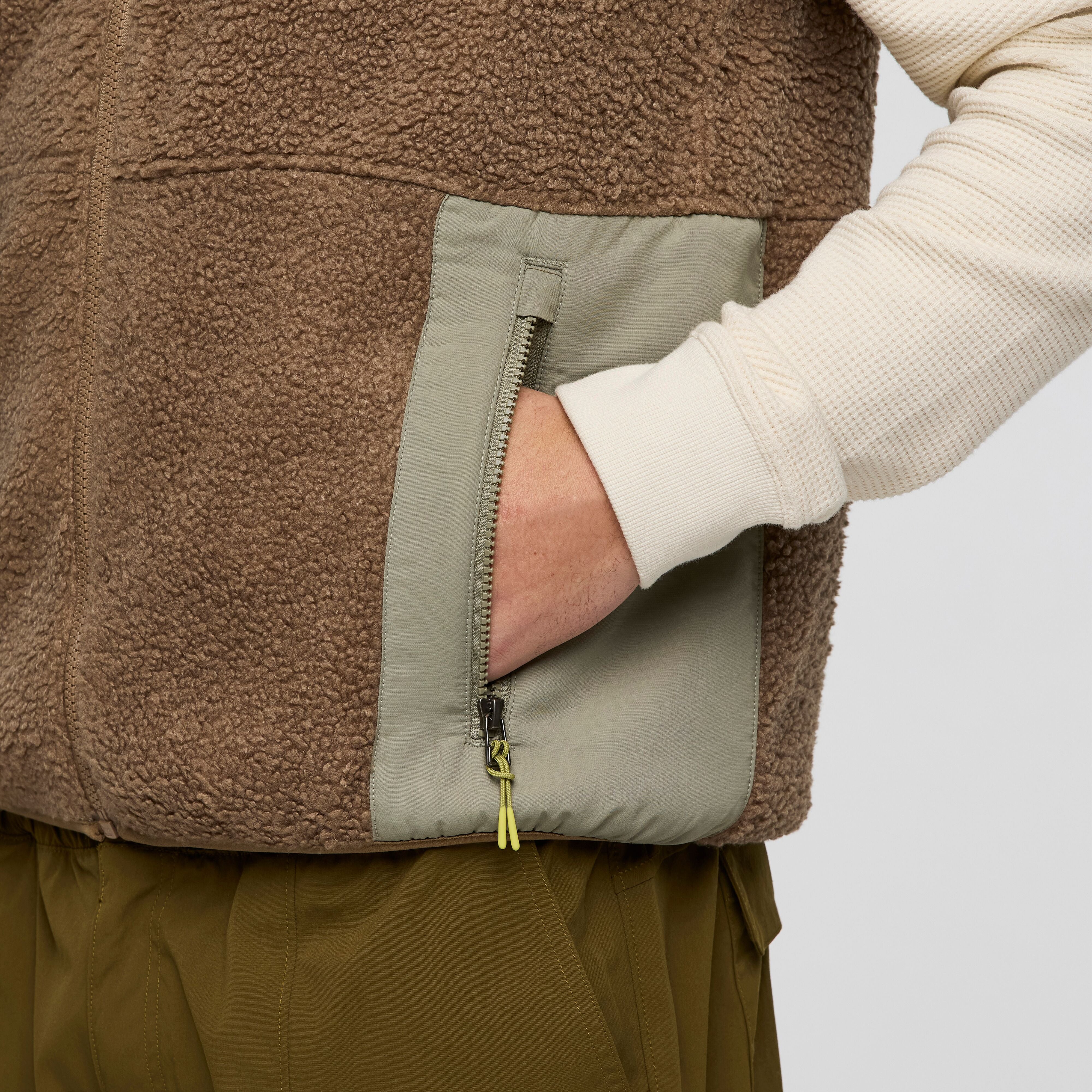 Bacano Fleece Vest - Image 5