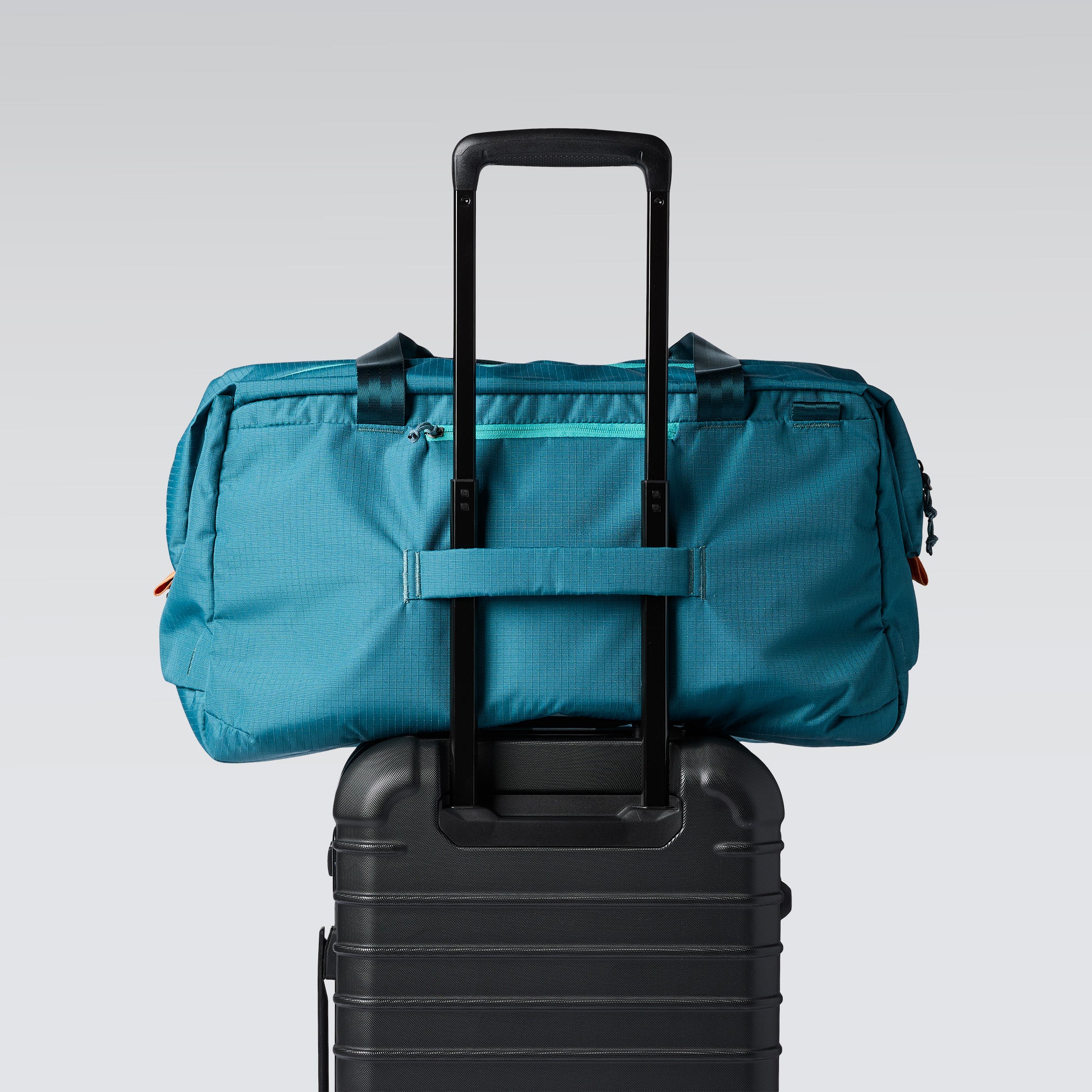 Viaje 45L Travel Duffel - Image 10