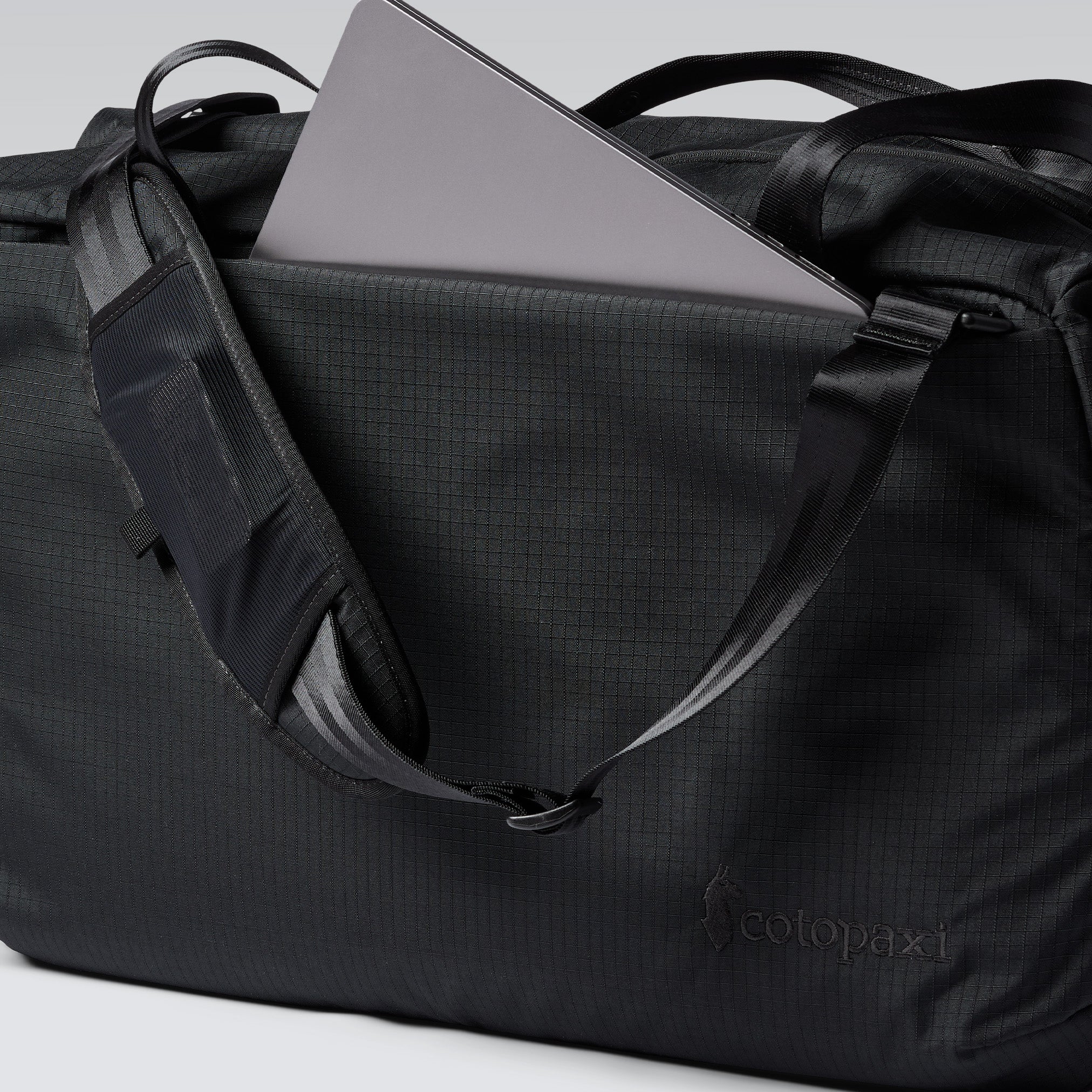 Viaje 45L Travel Duffel - Image 13