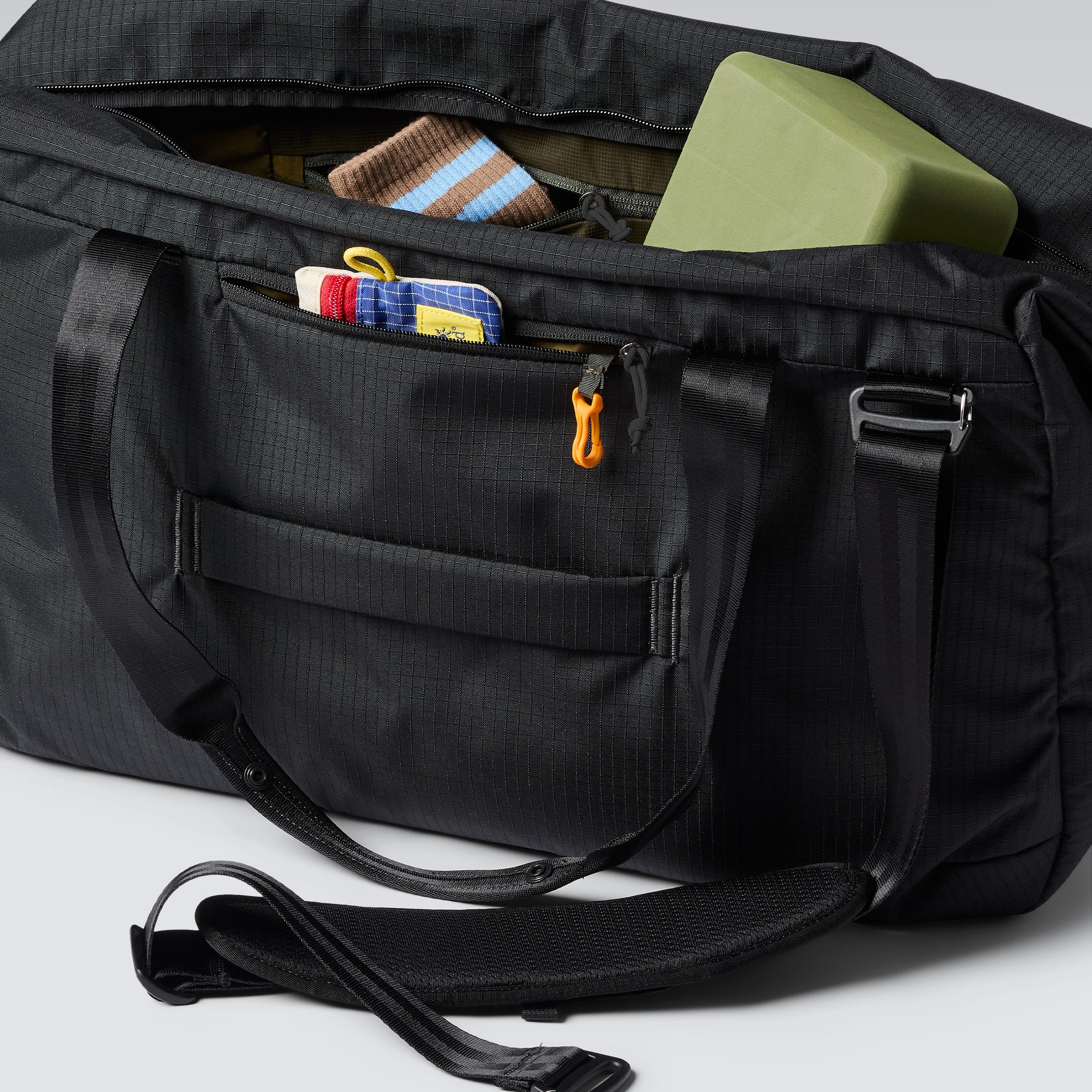 Viaje 45L Travel Duffel - Image 14