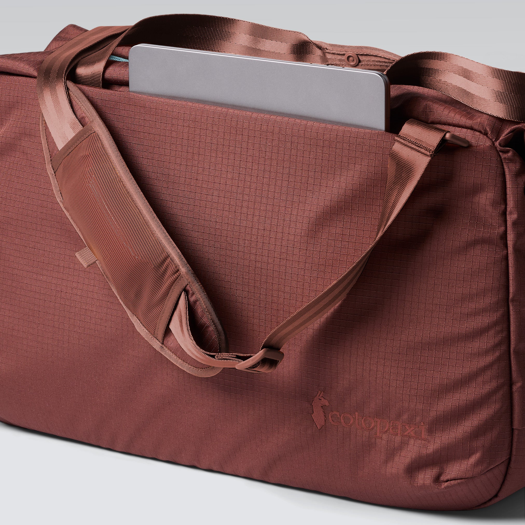 Viaje 45L Travel Duffel - Image 19