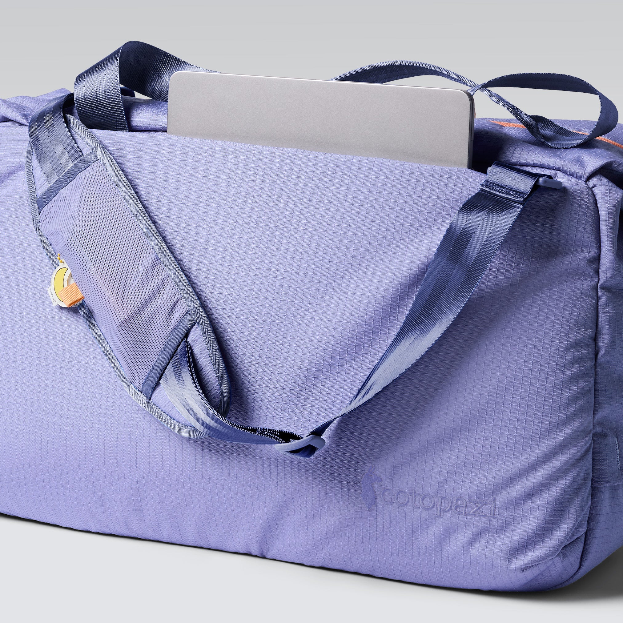 Viaje 45L Travel Duffel - Image 3