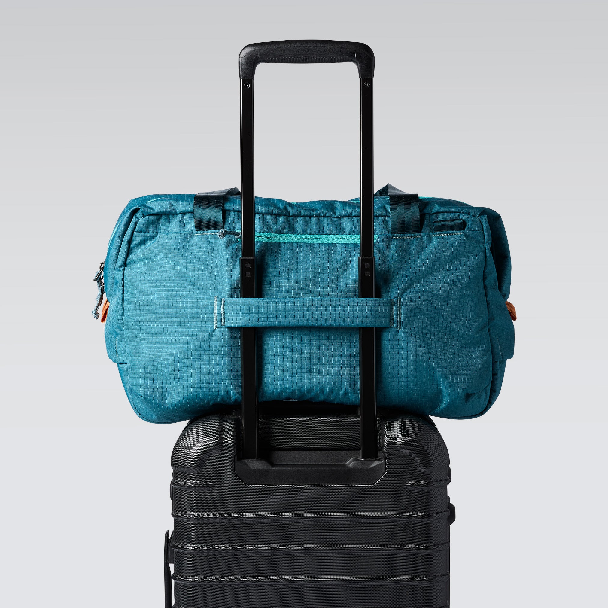Viaje 35L Travel Duffel - Image 10
