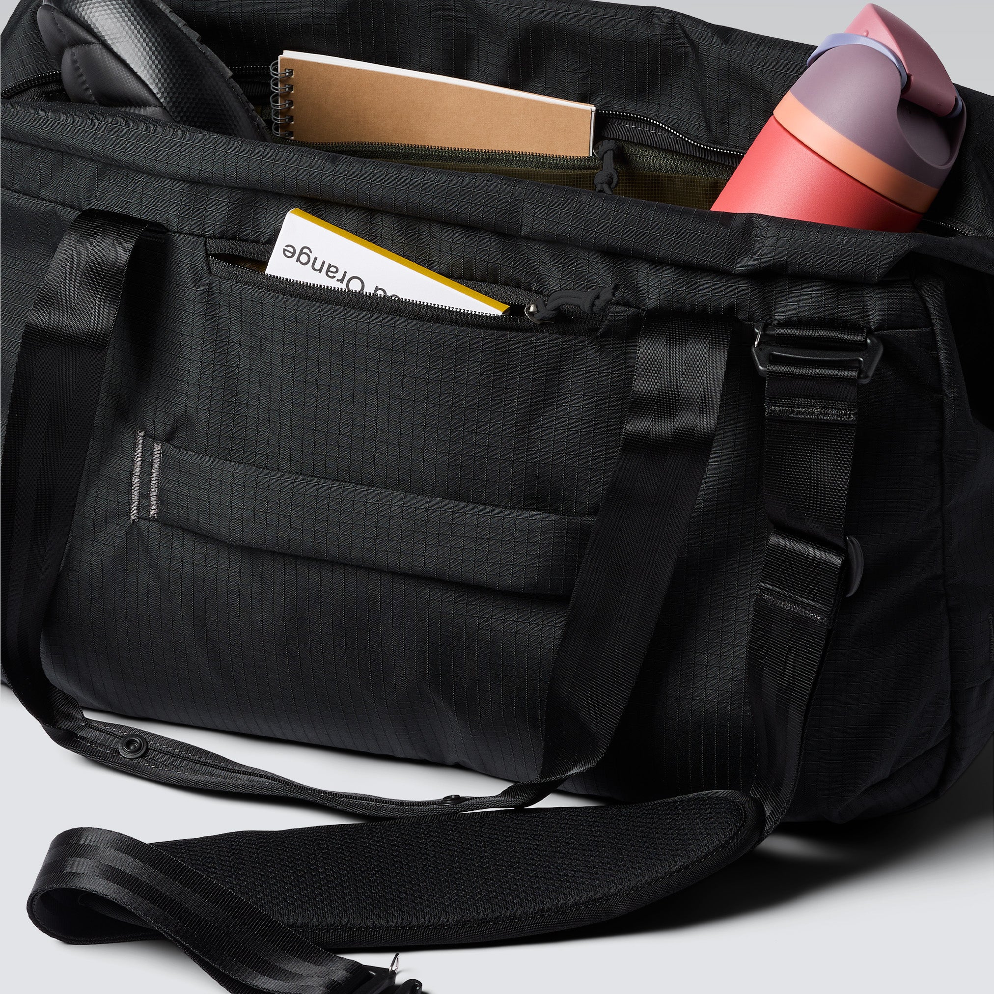Viaje 35L Travel Duffel - Image 13