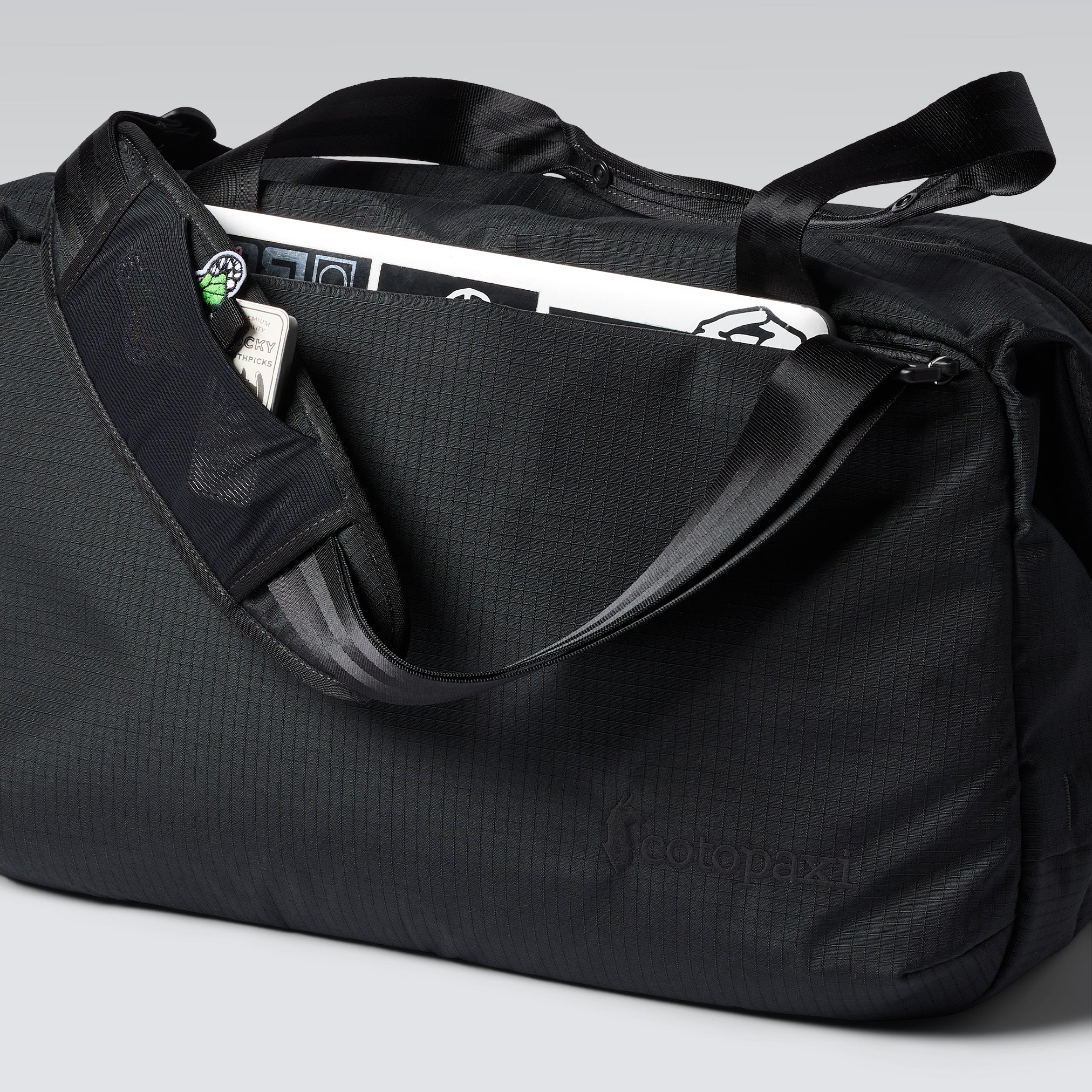 Viaje 35L Travel Duffel - Image 14