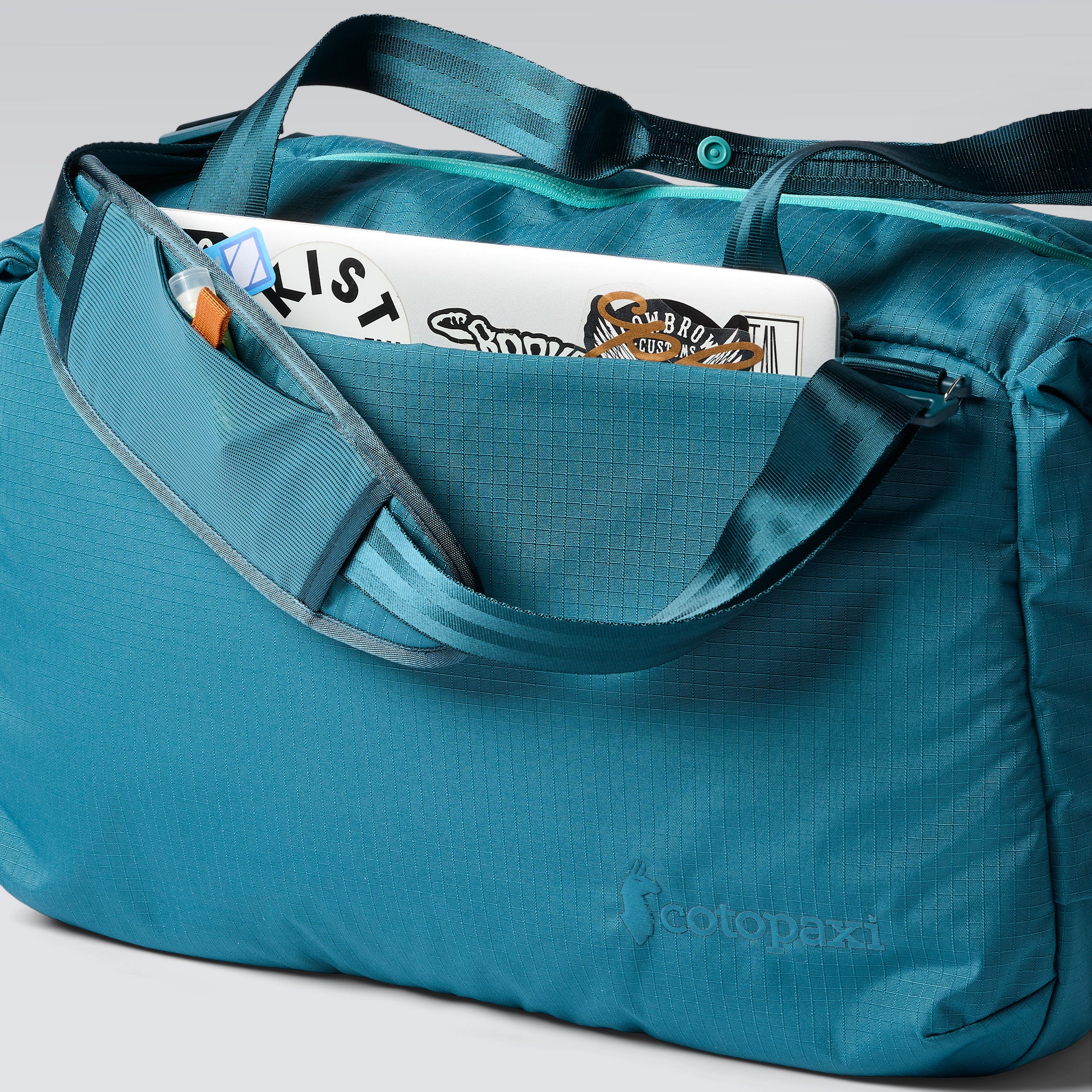 Viaje 35L Travel Duffel - Image 9